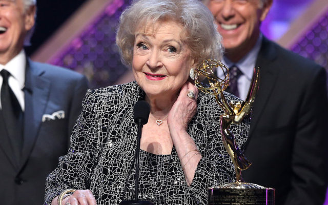 Start Dreaming of a White Christmas – Betty White to Star in a Lifetime Christmas Movie