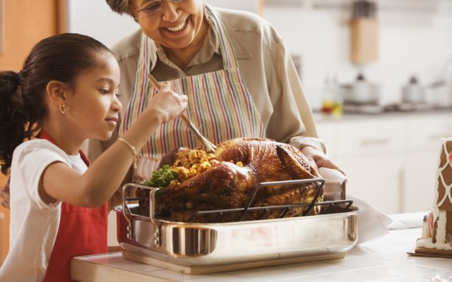 Joaquin Phoenix And Alex Baldwin Pledge To Have A Turkey-Free Thanksgiving