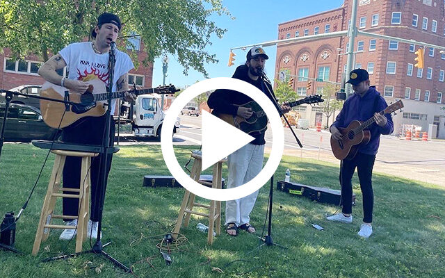 Lunch on the Lawn with the Band Camino (video)